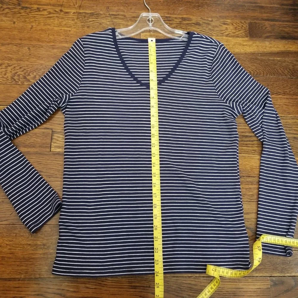 EUC Gap XL V-neck navy and white stripe long sleeve t shirt - Picture 5 of 5